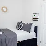 4 Bedroom Home, Centre Birmingham Perfect For Contractors